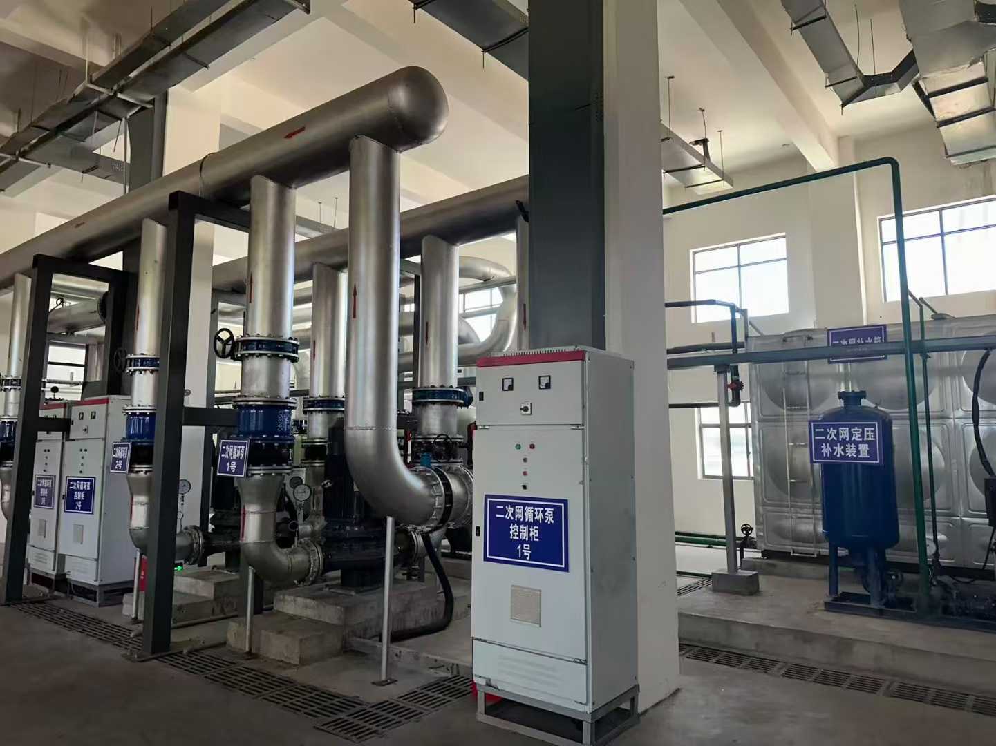 The Tibet high-voltage electrode boiler project has commenced operation and is providing heating.